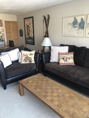 Smart TV, fireplace, video games, DVD player - 2 bed condo in Waterville Valley, NH! White Mountains Summer Season RENTAL ONLY (Waterville Valley)