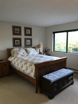 2 bedrooms, free WiFi - 2 bed condo in Waterville Valley, NH! White Mountains Summer Season RENTAL ONLY (Waterville Valley)