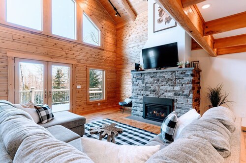 Luxury White Mountain Adventure Cabin & Sauna