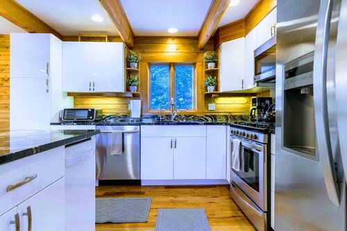 Luxury White Mountain Adventure Cabin & Sauna