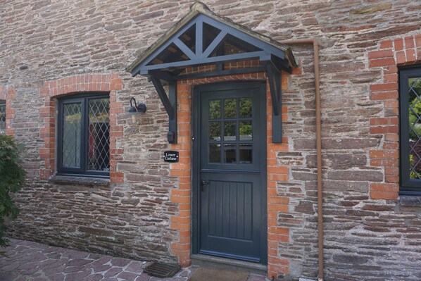 Exterior detail - Dog friendly 2 bed barn - walking distance to Slapton Sands Beach & Slapton Ley (Slapton)