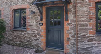 Dog friendly 2 bed barn - walking distance to Slapton Sands Beach & Slapton Ley