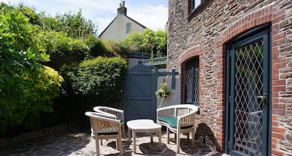 Dog friendly 2 bed barn - walking distance to Slapton Sands Beach & Slapton Ley