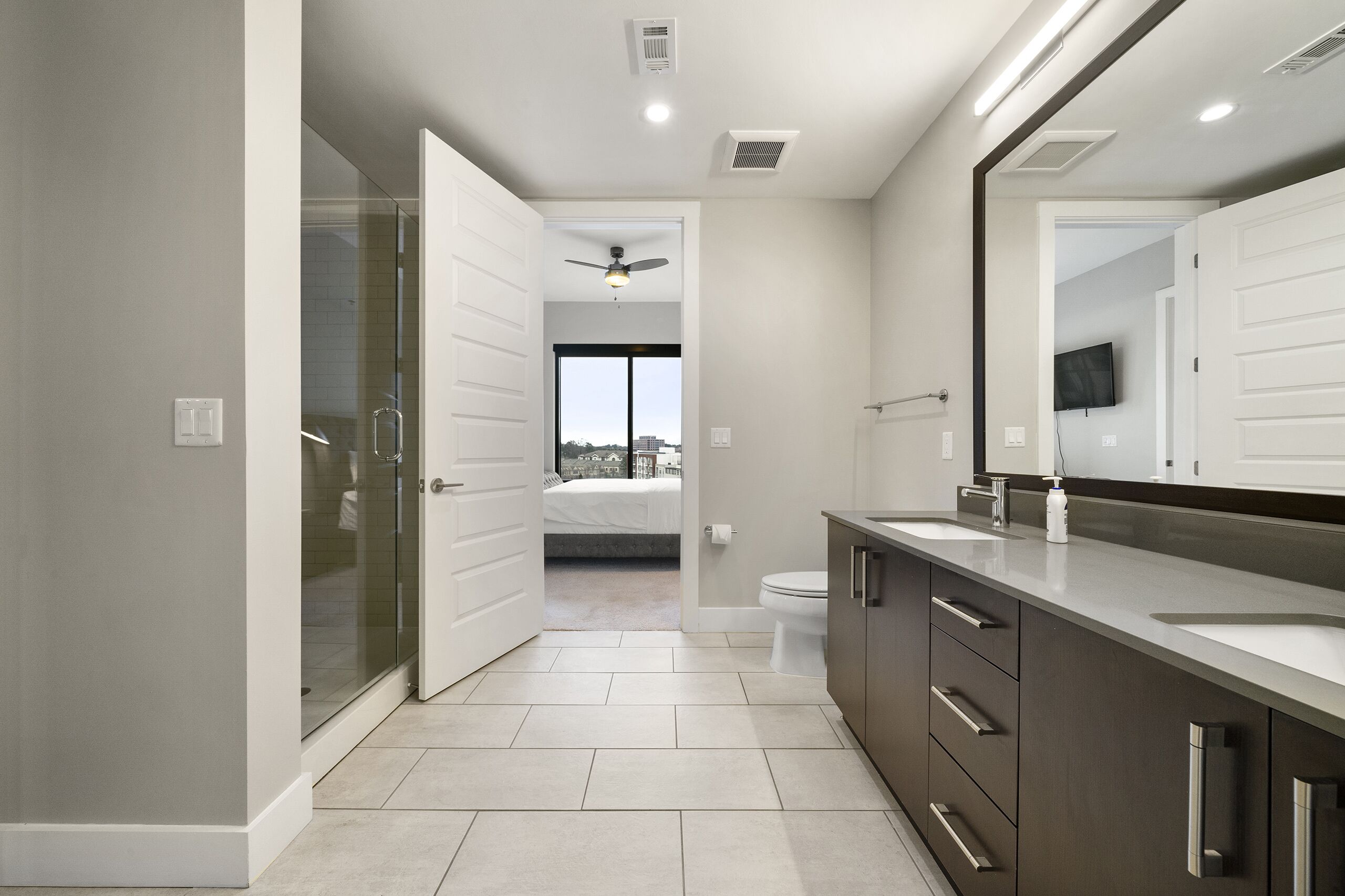 5 minutes walk to Lenox and Phipps plaza, luxury condo