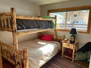 3 bedrooms, free WiFi, bed sheets