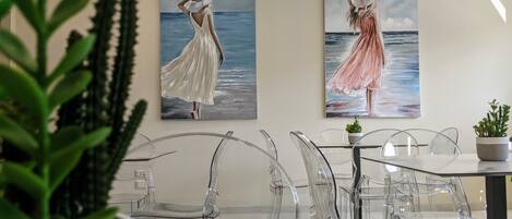 Se ofrece un desayuno típico de la región (6 EUR por persona)