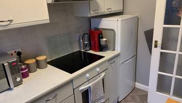 Apartment (1 Bedroom) | Private kitchen | Microwave, oven, electric kettle