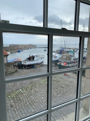 NEW Superb One Bedroom Getaway in Dysart Kirkcaldy