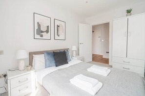 1 habitación, tabla de planchar con plancha, wifi y ropa de cama 