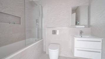 Doccia, set di cortesia gratuito, asciugacapelli, asciugamani