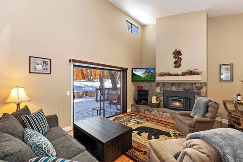 Oak Pines Lodge I Spa + 2 Fireplaces in Big Bear