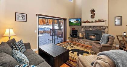 Oak Pines Lodge I Spa + 2 Fireplaces in Big Bear