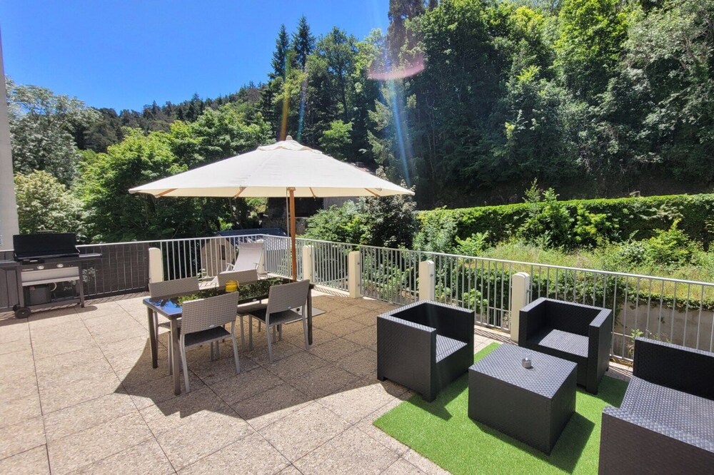 St Nectaire: Balneo apartment with large Standing terrace