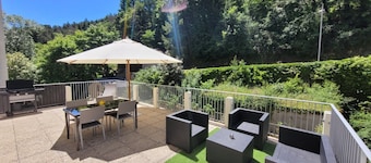 St Nectaire: Balneo apartment with large standing terrace