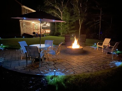 Awesome Patio With Fire Pit, Farmers Porch, Deck With Grill!