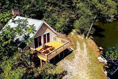 Boat House on the Brandywine | Waterfront Cottage