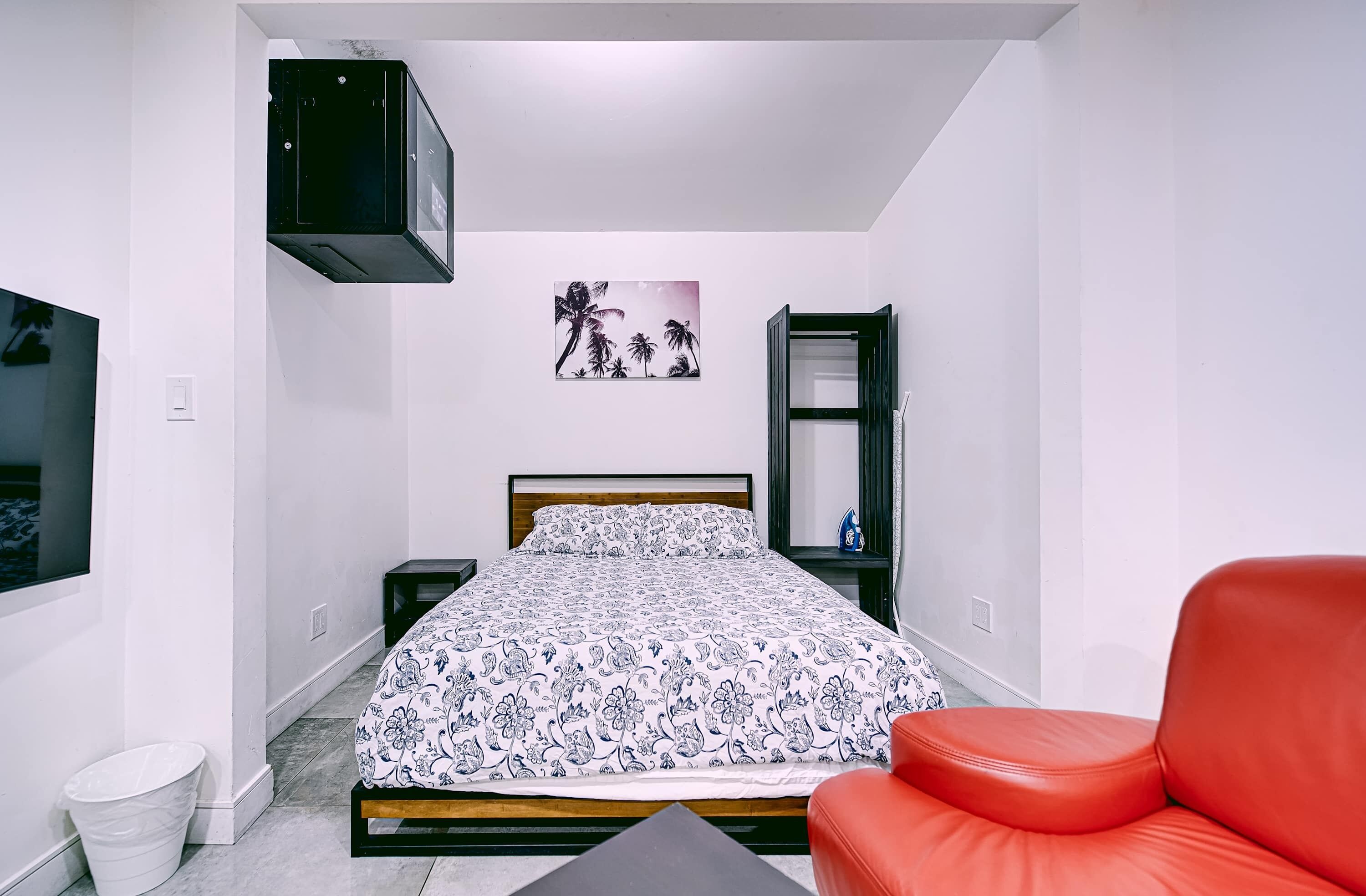 1 habitación, tabla de planchar con plancha, wifi y ropa de cama 