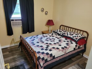 3 bedrooms, desk, free WiFi, bed sheets