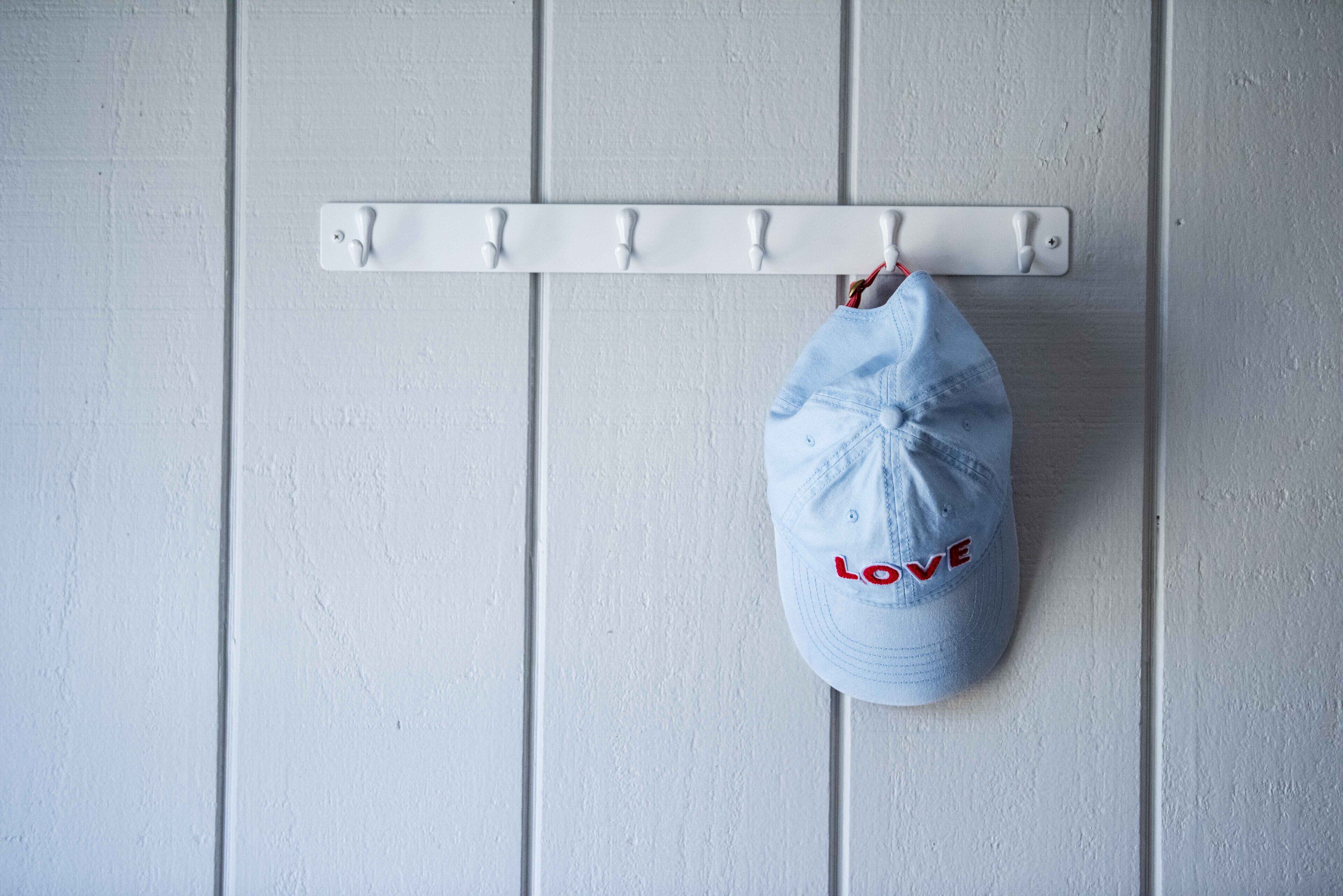 Roadside at 'Bout Dam Time - A Nature Retreat & Cozy Lakeside Cabin