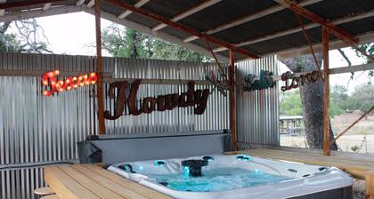 Roadside at 'Bout Dam Time - Cozy Lakeside Cabin, Nature Retreat, & Brew Pub!