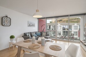 TV - Amparo Delight by Madeira Sun Travel (Funchal)