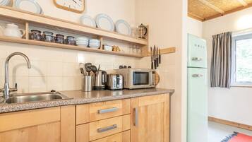 Fridge, microwave, oven, coffee/tea maker