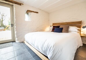 1 bedroom, iron/ironing board, free WiFi, bed sheets - A cosy country escape for two in the heart of Pembrokeshire (Saint Dogmaels)