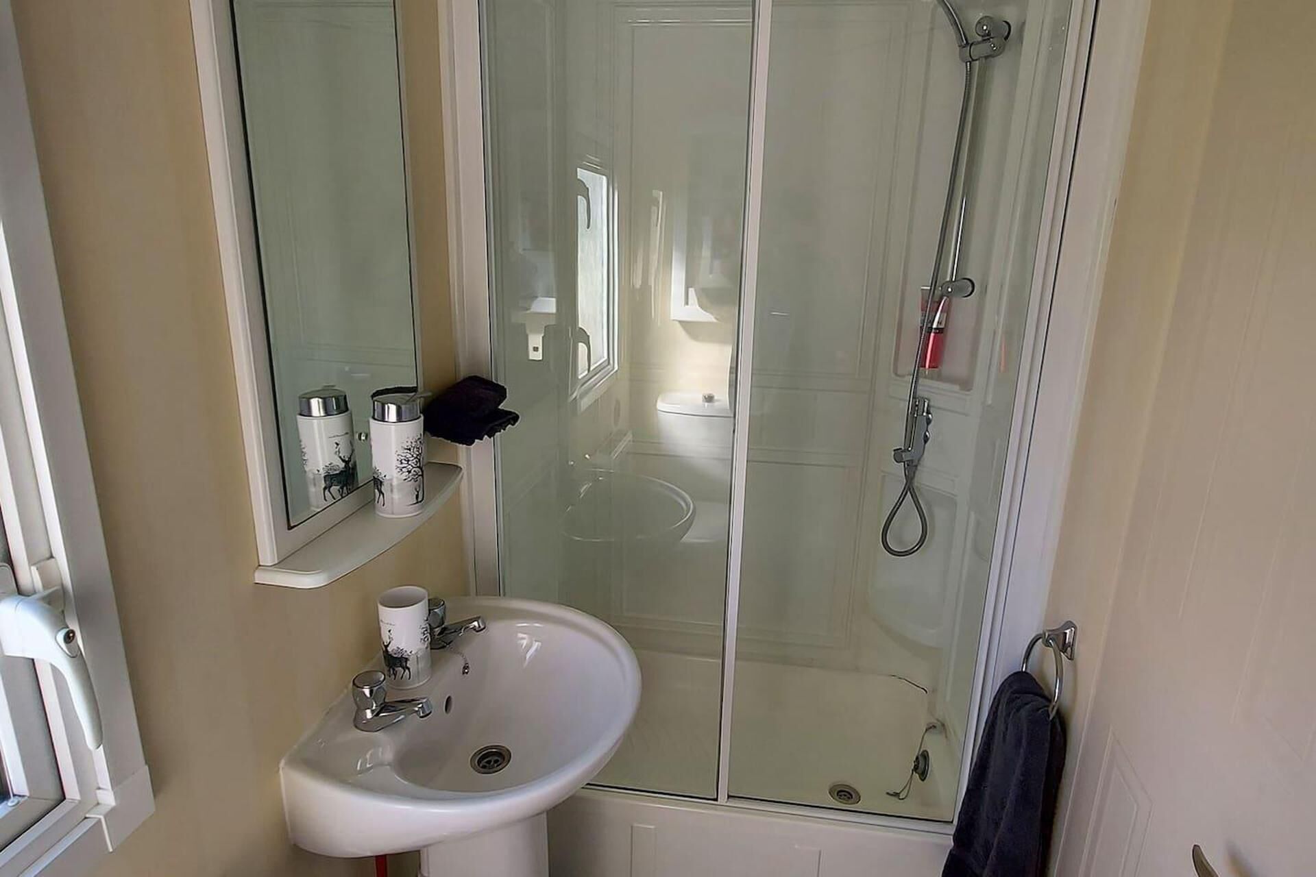 Delighful, Cosy Caravan With Sea View in Monreith