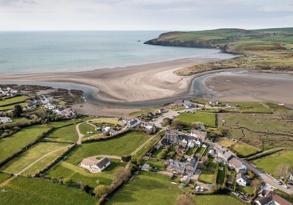 Beach nearby - Take your foot off the pedal for a moment and bring the family together for a proper beach holiday.. (Newport)