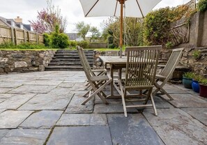 Outdoor dining - Take your foot off the pedal for a moment and bring the family together for a proper beach holiday.. (Newport)