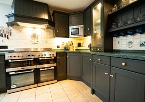 Refrigerador, microondas, horno y lavavajillas