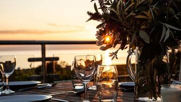 屋外ダイニングエリア