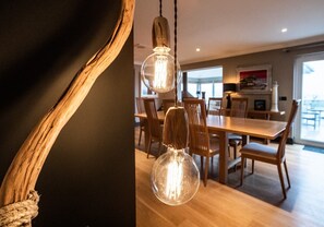 Dining - An exceptional place to gather on the sea shore (Newport)