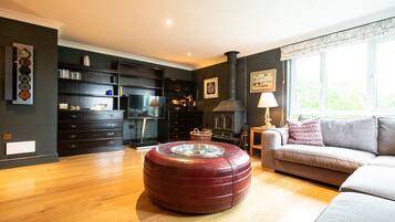 Smart TV, DVD player, table tennis