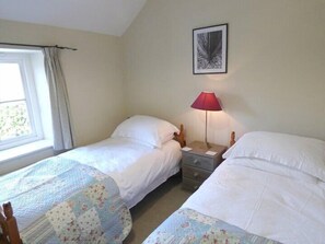 4 chambres, fer et planche à repasser, lit parapluie, Wi-Fi gratuit