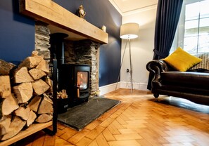 Interior - A beautifully renovated farm house on the coast with a hot tub & outdoor bar (Aberporth)