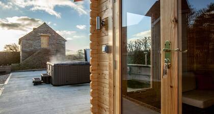 A beautifully renovated farm house on the coast with a hot tub & outdoor bar