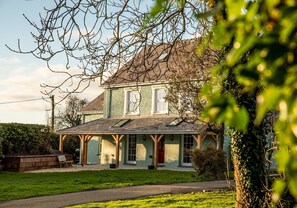Exterior - A beautifully renovated farm house on the coast with a hot tub & outdoor bar (Aberporth)