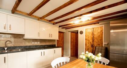 A beautifully renovated farm house on the coast with a hot tub & outdoor bar