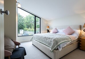 3 chambres, fer et planche à repasser, lit de bébé portatif