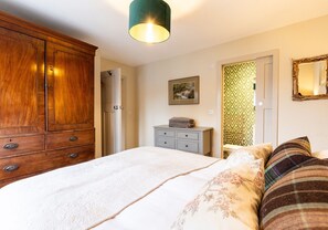3 chambres, fer et planche à repasser, lit parapluie, Wi-Fi gratuit