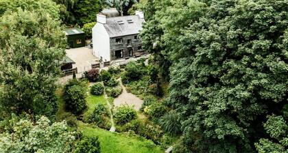 An incredible retreat on the coast for 10, with a beautiful garden