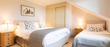 2 bedrooms, iron/ironing board, travel cot, free WiFi