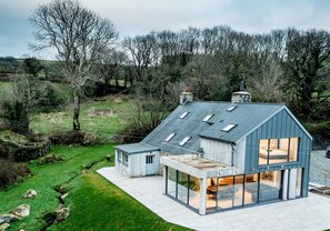 Exterior - An incredible house with fantastic views (Newport)