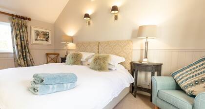 A gorgeous family home in the heart of Newport, within walking distance of the beach