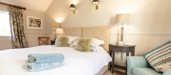 A gorgeous family home in the heart of Newport, within walking distance of the beach
