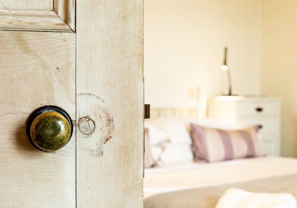 4 bedrooms, iron/ironing board, travel crib, free WiFi