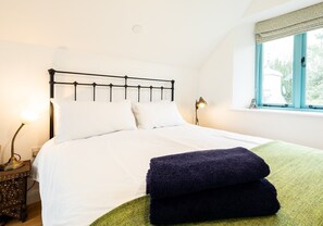 3 habitaciones, tabla de planchar con plancha y cuna de viaje 