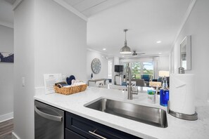 Refrigerador, microondas, horno y lavavajillas 