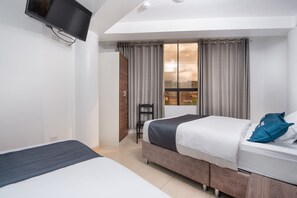 Standard Twin Room | Hypo-allergenic bedding, desk, free WiFi, bed sheets - Qoripunku villa militar  (Cusco)